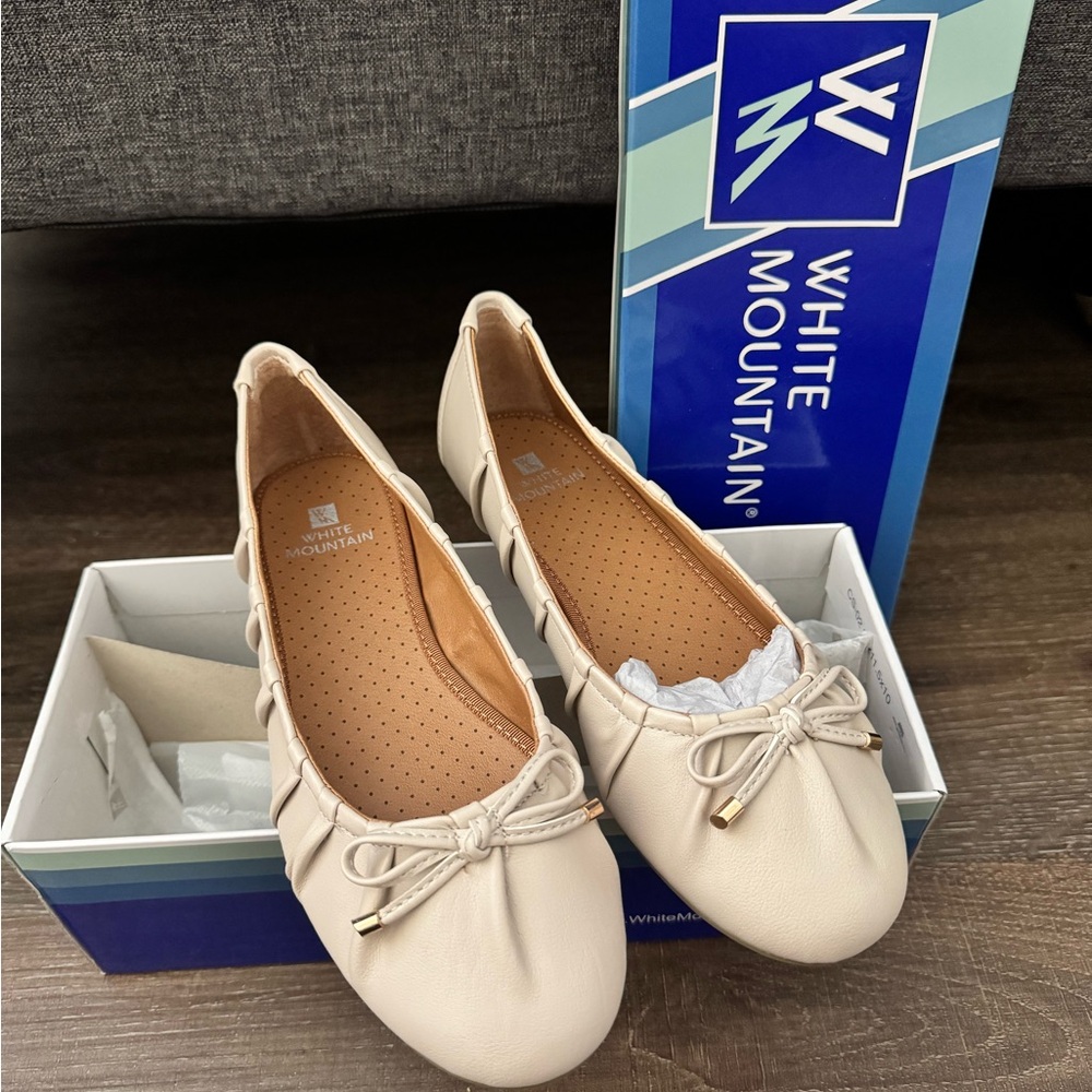 White Mountain Women's Cream Ballet Flats